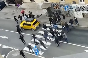 Haos u centru Beograda: Delije prebile navijače Štutgarta! (VIDEO)