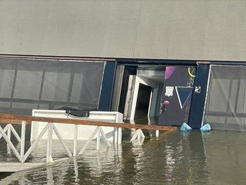 Počeo tonuti i prednji dio Freestylera: “Ne isključujemo mogućnost diverzije”