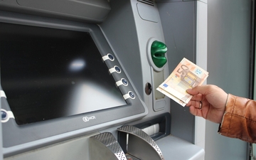 Podizanje novca sa bankomata banke naplaćuju 20 KM