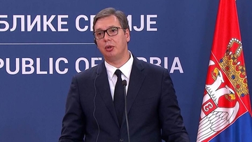 Stručnjaci analizirali Vučićeve predizborne nastupe: Zašto peče palačinke i ljudima ulazi u domove?