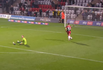 NEVJEROVATAN GOL U ENGLESKOJ Napadač Stivendža oduševio nesvakidašnjim potezom (VIDEO)