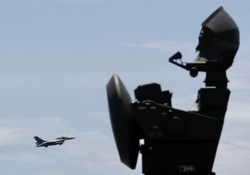 Pet kineskih aviona prešlo središnju liniju moreuza