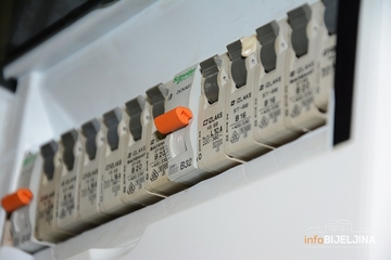 Mizernim subvencijama vlast pokušava opravdati poskupljenje struje