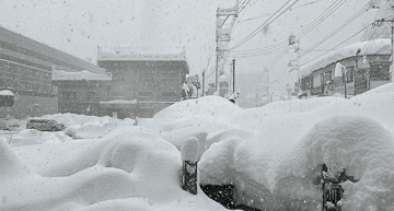 Velike snježne padavine ostavile više od 10.000 domaćinstava bez struje