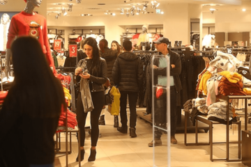 POSTEPENO UBLAŽAVANJE MJERA U Srbiji od sutra ponovo rade tržni centri, đaci u klupama od 19. aprila