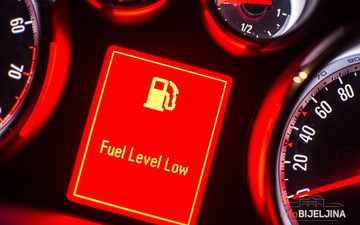 SIMBOLIČAN IZNOS Pojeftinjuje gorivo do kraja sedmice - za jedan fening