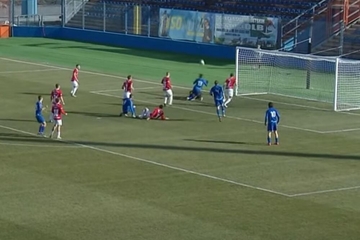 ( VIDEO) TUŽNA SCENA U VARAŽDINU: Fudbaleru pukle obe potkolenične kosti na utakmici! 