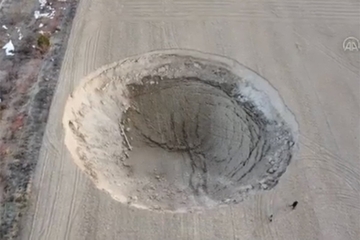 U Turskoj se pojavio ogroman krater (VIDEO)