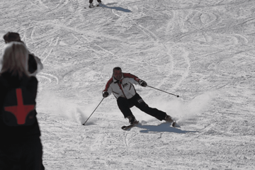 NOVOGODIŠNJE SKIJANJE NA STAZI POLJICE Neobičan, ali za ljubitelje skijanja lijep dočekNOVOGODIŠNJE SKIJANJE NA STAZI POLJICE Neobičan, ali za ljubitelje skijanja lijep doček