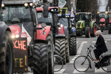 Poljoprivrednici najavili blokadu auto-puteva u Parizu