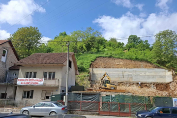 Zvorničanki odsjekli stepenice i prilaz kući da izgrade zgradu