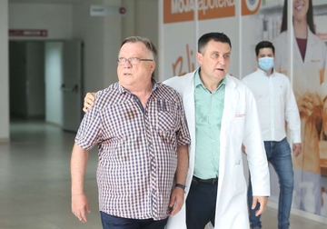 "Stent u odličnom stanju, dali smo mu terapiju" Halid Bešlić pregledan u UKC RS 