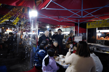 Dok se svijet "zaključava", epicentar pandemije Wuhan se vraća noćnom životu