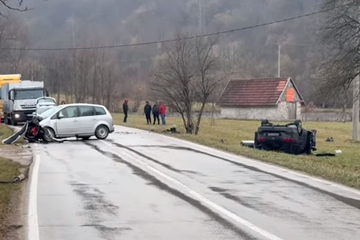 Teška saobraćajka kod Bratunca: Jedna osoba poginula, tri povrijeđene (FOTO, VIDEO)