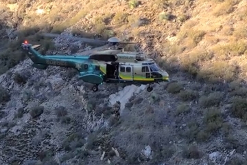 Par u SAD sletio s litice, prošli samo sa ogrebotinama (VIDEO)