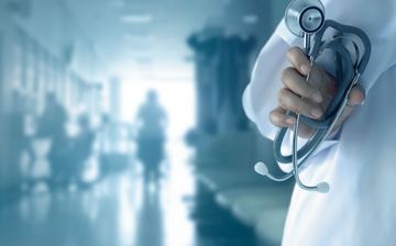 Doktor slomio ruku medicinskoj sestri