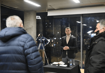 RED ISPRED STAKLENCA Veliki broj Banjalučana došao na prvi razgovor sa gradonačelnikom