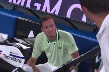 Da li si glup? Ti si loš čovjek - MEDVEDEV IZGUBIO ŽIVCE U POLUFINALU AO