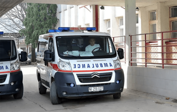 "AKO NEMAŠ PARA, IZAĐI!" Dječak mogao da umre ispred prodavnice, izbačen iz radnje zbog slatkiša