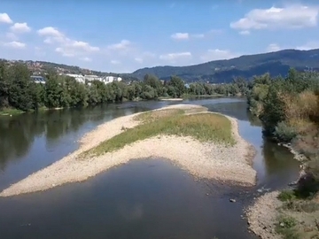 Izrazito nizak vodostaj Bosne u Doboju (VIDEO)