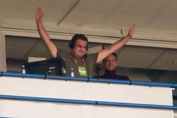 Komentator Sport Kluba meč Crvene zvezde okončao u suzama, cijela dvorana skandirala njegovo ime