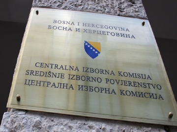 CIK i dalje kažnjava, partijama nejasno šta je sve preuranjena kampanja