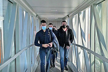 Umjesto hvala za milion evra u borbi protiv Covida: "ĐOKOVIĆ MOŽE DA ZAVRŠI NA SMETLIŠTU!" 