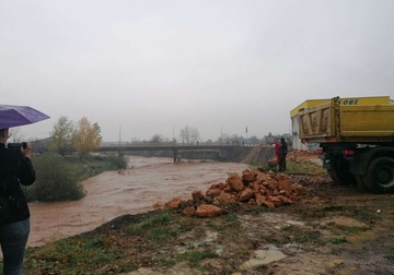 Haos u Vojkovićima: Rijeka Željeznica odnijela lokalni put