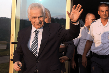 NEIZVJESTAN TOK OPORAVKA Đajić: Krajišnik u teškom stanju, ima INFEKCIJU PLUĆA