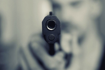 Iz vozila u pokretu pucao iz pištolja