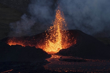 Na Siciliji došlo do erupcije vulkana Etna (VIDEO)