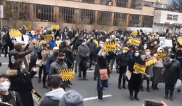 "Fadile, tvoj HUMOR UBIJA" Građani Sarajeva protestom pozivaju vlast BiH da nabavi vakcine protiv korone