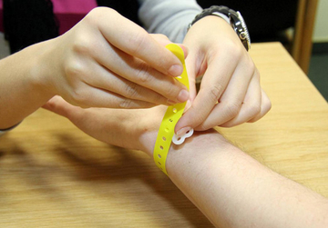 Austrijski šoping centar stavlja ŽUTE TRAKE mušterijama