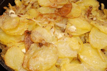 PEČENI KROMPIR SA 3 VRSTE SIRA: Najbolji u rerni, a kad je sezona može i NA ROŠTILJU!