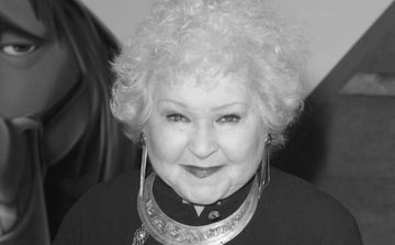  Preminula glumica Estel Haris iz serije Sajnfeld