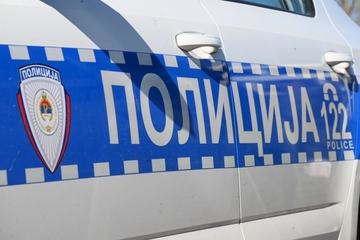 Nožem prijetio komšijama, policajca izudarao vilama