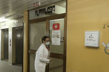 UKC ZATRAŽIO INSTRUKCIJE Inicijativa roditelja da im se dozvoli boravak uz bolesnu djecu