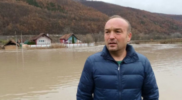 "Sve što smo godinama sticali, ostalo je pod vodom" Sead jedva spasio petočlanu porodicu i psa od nabujale rijeke