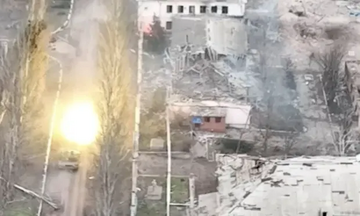 "Nije pao"; "Žestoko je"