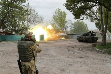 UŽIVO /VIDEO/Uprkos protestima ruše spomenik;Uništen raketni sistem S-300 ;Ukrajinska vojska: Rusi napreduju na istoku, pojačali su napade;