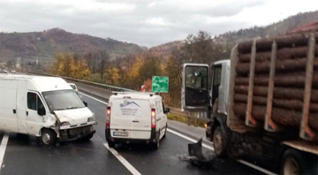 Udes na autoputu, nastala velika gužva