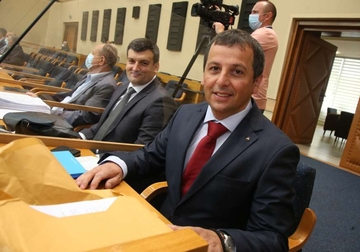 "Nećemo se zadugo gledati" Vukanović opet "raskinuo" s opozicijom, zamjerio im što su izabrali Nešića