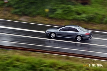 Klizavi kolovozi i smanjena vidljivost