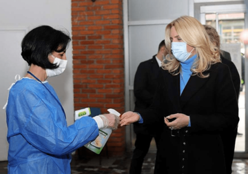 "Sankcionisati sve koji se ne pridržavaju mjera" Željka Cvijanović posjetila punkt za vakcinaciju u Banjaluci