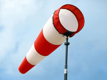 Mogući udari vjetra i oboreno drveće na kolovozu