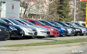 UIO zaplijenila vozila i autodijelove vrijedne milion KM