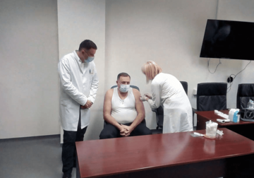 VAKCINISAN "SPUTNJIKOM V" Dodik primio vakcinu protiv virusa korona