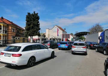 Gužve na ulazu i izlazu iz BiH: Pojačan intezitet saobraćaja na više graničnih prelaza