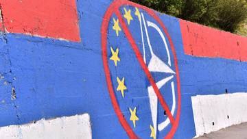 SRBIJA SE UDALJAVA! Prema najnovijim anketama građani Srbije sve više protiv ulaska u EU! Za Srbe Amerika statistička greška!?