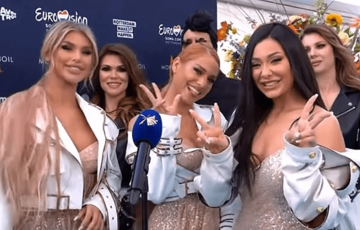 TVITER GORI Nakon što je predstavnica Albanije pokazala "DVOGLAVOG ORLA", Ksenija iz "Hurricane" podigla tri prsta